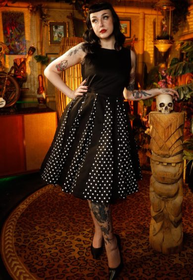 Judith Cotton Retro Pleated Dress in Black Polka Dots – Shop now at Kitty Darling