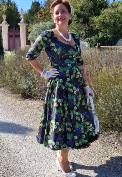 Scarlette Mid-Calf Long-Sleeved Stretchy Dress in Black & Blue Raspberry Print – Dresses | Kitty Darling