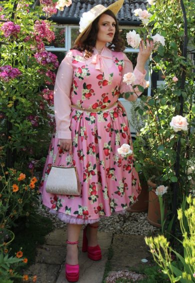 Amanda Vintage-Inspired Strawberry Print Dress in Pink – Swing Dresses | Kitty Darling