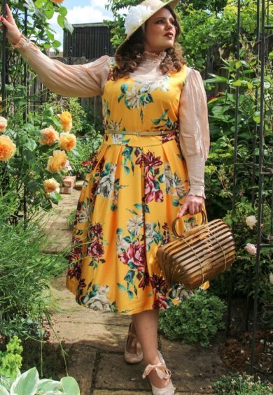 Gorgeous Amanda 50s Inspired Yellow Rose Print Dress with Hidden Pockets & a Scoop Neckline – Shop now at Kitty Darling