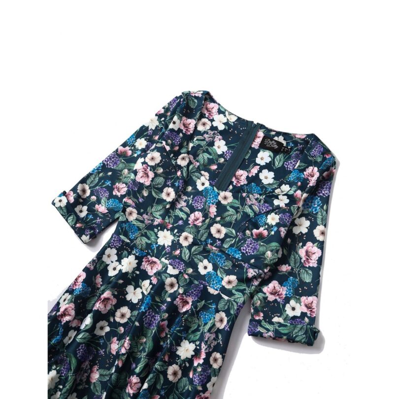 Scarlette Long Sleeves Stretchy Dress in Navy Blue Floral Print  Shop now at Kitty Darling
