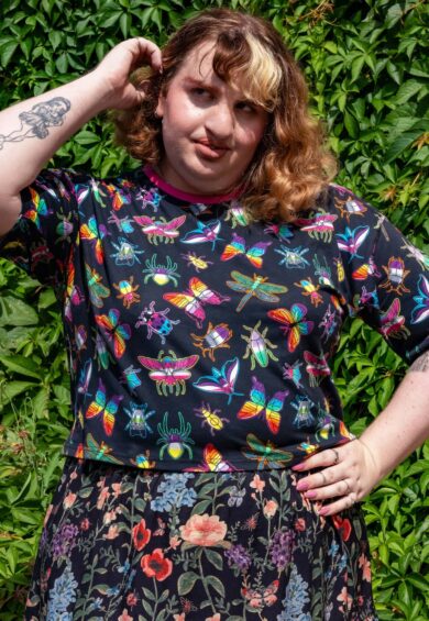 OUTLET Rebel Romance PRIDE Bugs Cropped Boxy Tee 🏳️‍🌈 – Boxy Cropped Tee | Kitty Darling