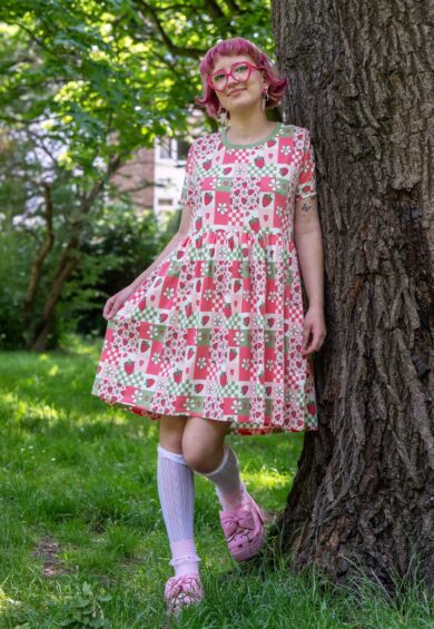 Charity Print Strawberry Picnic Stretch Smock Dress – Smock Dresses | Kitty Darling