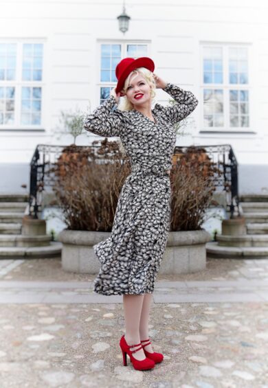 The Beverly Button Front Full Circle Skirt with Pockets in Black Whisp Print – New In | Kitty Darling