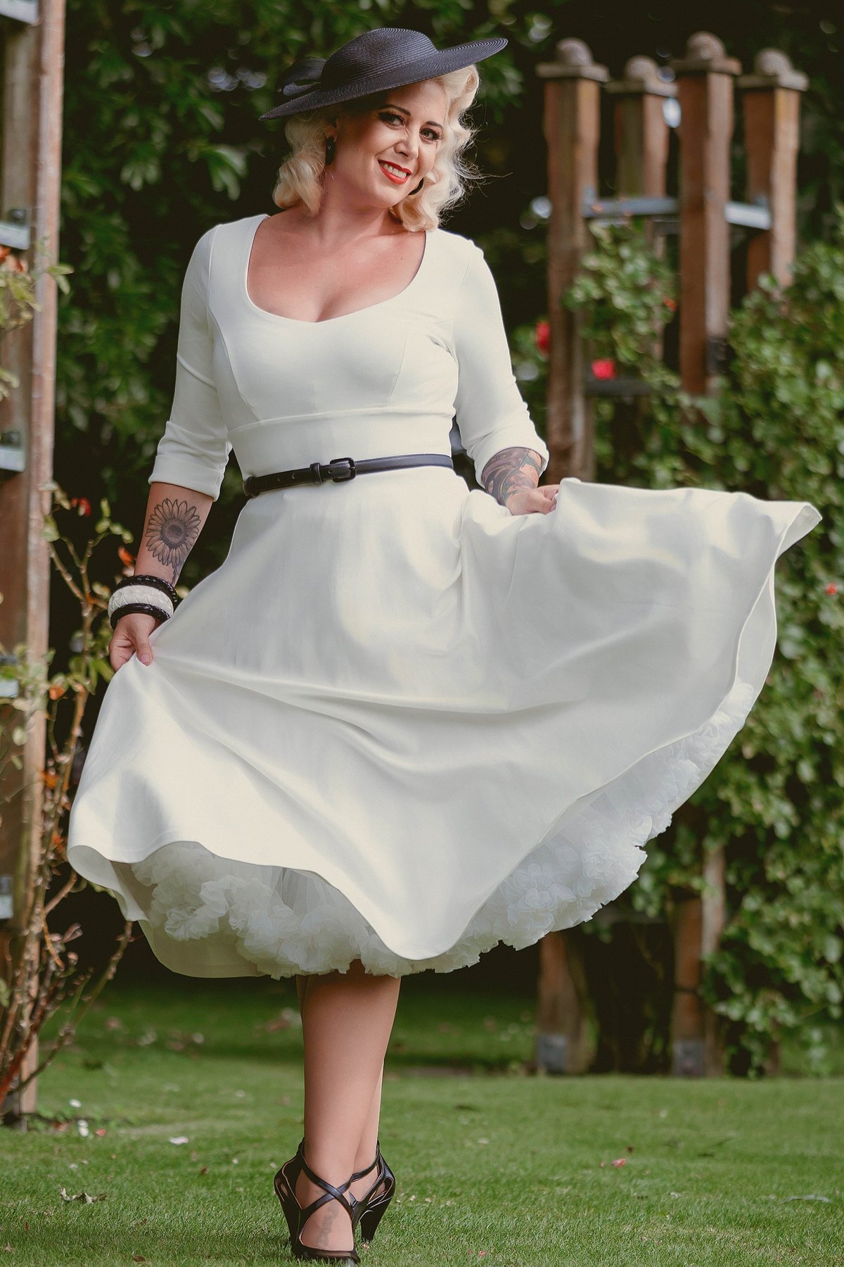 Scarlette Long-Sleeved Stretchy Dress In White 7 Scarlette Long-Sleeved Stretchy Dress In White - Image 7